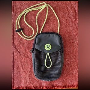 Lululemon 🍋 Cross Body Bag